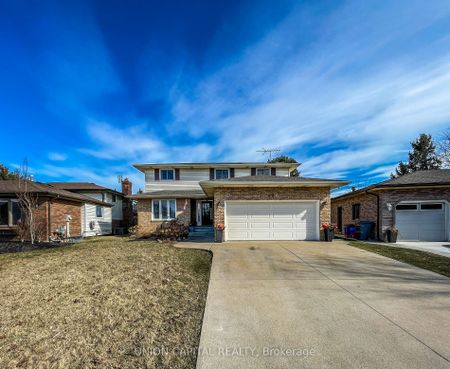 Detached Home For Lease | X8098276 - Photo 2