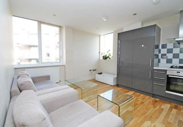 2 bedroom flat to rent - Photo 1