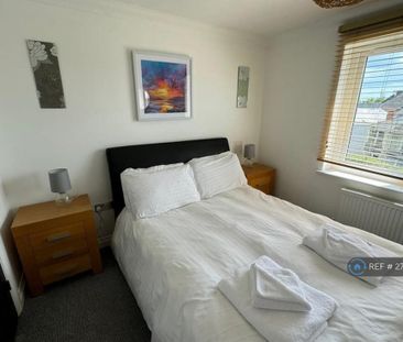 4 bedroom end of terrace house to rent - Photo 2