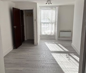 2 Bed Flat, Redecorated Ground And Lower Ground, RG1 - Photo 1