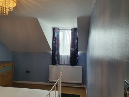 2 Bed Flat, Balham High Road, SW12 - Photo 2
