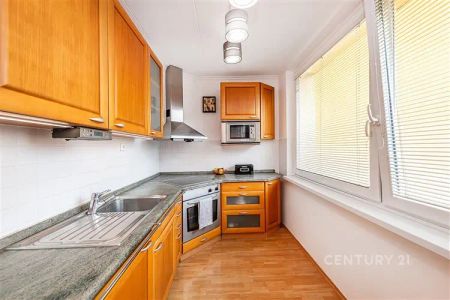 Prostorné 3+1 se zasklenou lodžií přímo u parku Podvinný mlýn - Photo 3
