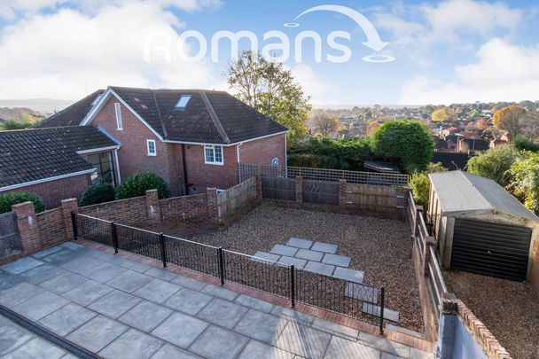 Upper Hale Road, Farnham, GU9 - Photo 1