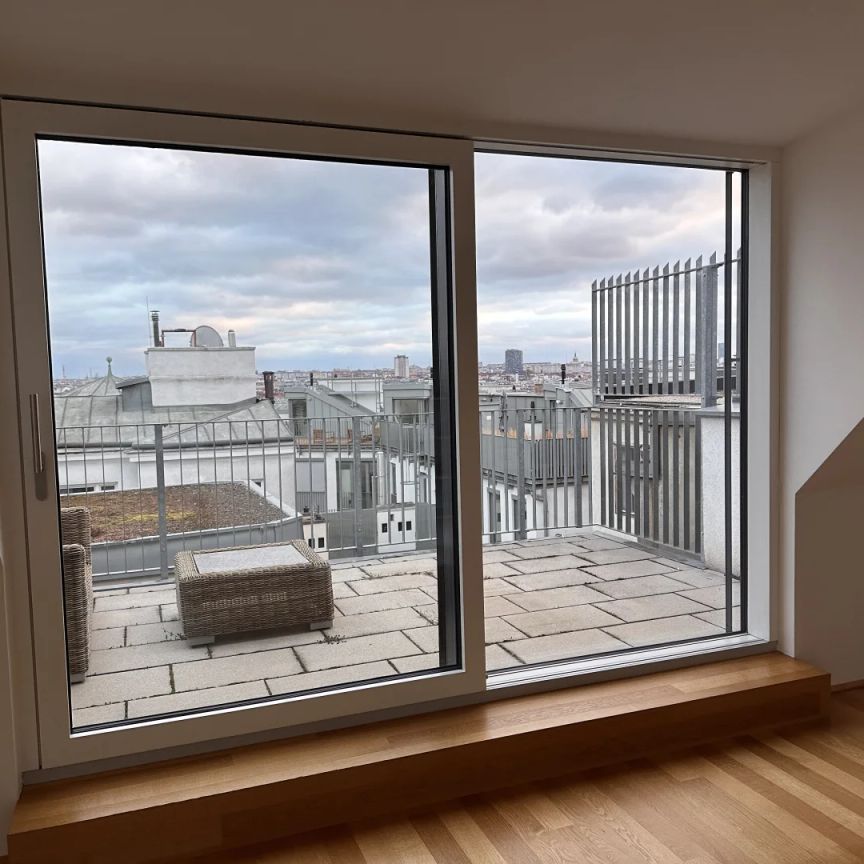 1060! Schöne 4-Zimmer DG-Maisonette mit Terrasse und Balkon nahe Mariahilfer Straße! - Photo 1