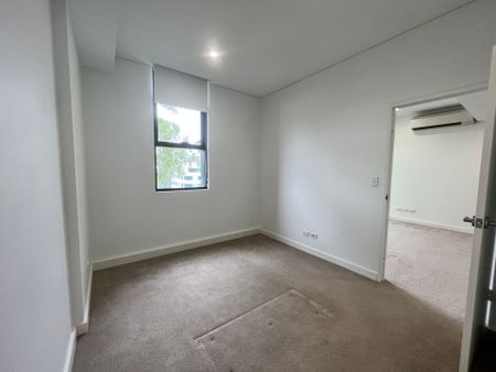 Modern Unit with Quality Finishes - Photo 2