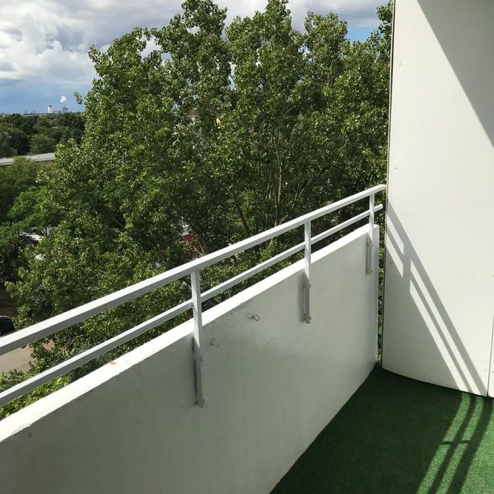 Helle Zwei-Zimmer-Wohnung mit Loggia - Photo 1