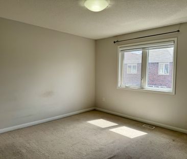 For Lease - 29 Lathbury Street Unit# Main, Brampton, Ontario - Photo 4