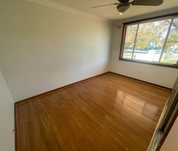 2 Bedroom Home - Great Location! - Photo 2