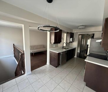 For Lease - 554 Ashbourne Crescent, Barrhaven, Ontario - Photo 2