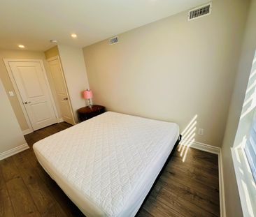 For Lease - 1032 Burnhamthorpe Road, Mississauga, Ontario - Photo 1