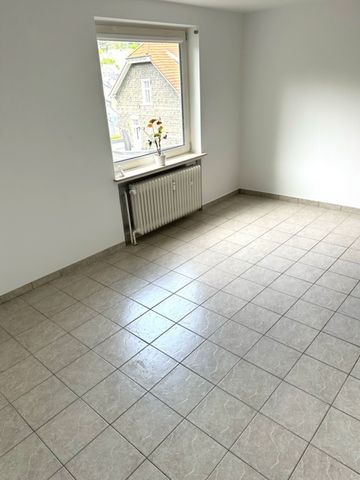 Frisch renovierte Wohnung mit Balkon in der Nähe des Gräfrather Marktplatzes - Foto 2