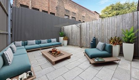 Stunning Updated Split-Level Terrace in Premier Inner-City Location - Photo 3