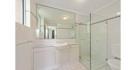 Spacious 2-Bedroom Apartment with En-Suite & Garage - Photo 5