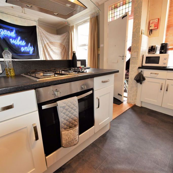 2 bedroom House in Thornville Road, Leeds - Photo 1