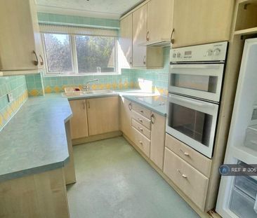 2 bedroom flat to rent - Photo 4