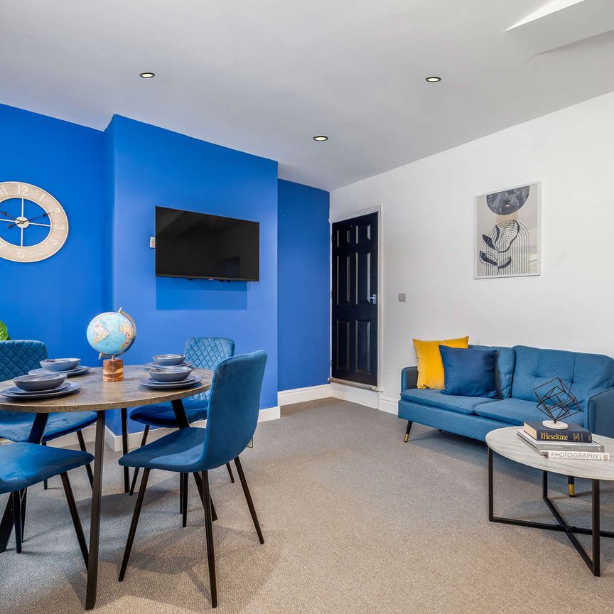 Hinckley HMO in a great location! - Photo 1