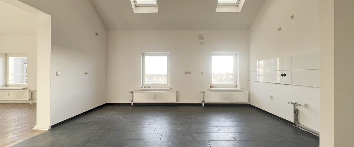 Innenstadtlage! Teilsanierte 2-Zimmer-Maisonette-Wohnung mit offener Küche & neuem Bad - Foto 1