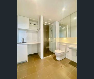 Sunny Two Bedrooms Apartment In Australia Tower - Photo 6