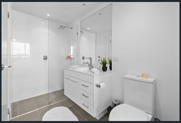 609/20 Labrador St, Labrador, QLD 4215 - Photo 1