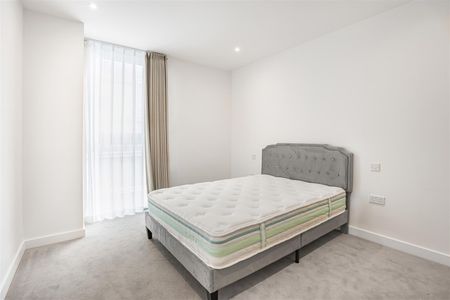 37 Clarendon Road, Watford - Photo 2