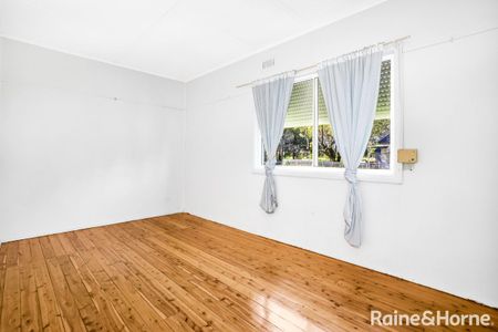 16 Merinda Street, St Marys, NSW 2760 - Photo 2