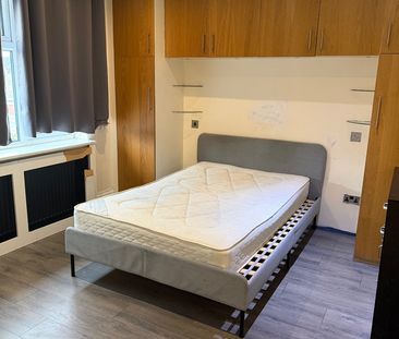 4 Bed Semi-Detached House, Woodfield Avenue, HA0 - Photo 2