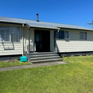 Baker Street Beauty - Photo 2