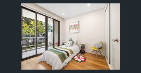 Gusto As New One Bed One Bath w/Courtyard Apt - Photo 2