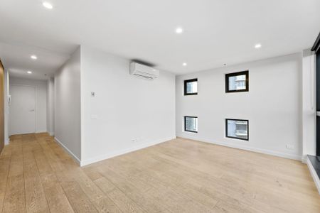 Freshly painted Two Bedroom Apartment on level 23 - Photo 3
