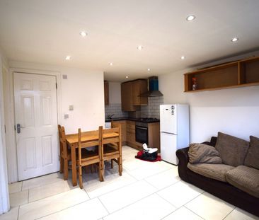 Two bedroom Annex property ideal for student couples- £1800 inclusive - Photo 2