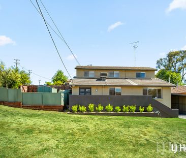 Spacious 4 Bedroom Family Home in a Prime Crestwood Location - Photo 3