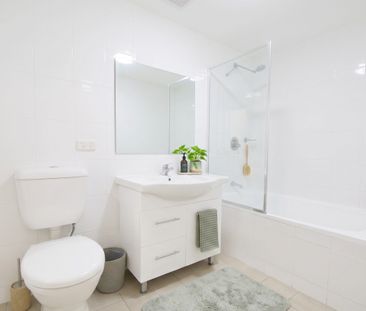 Modern & Convenient 2 Bedroom Apartment in the Heart of St Marys - Photo 4