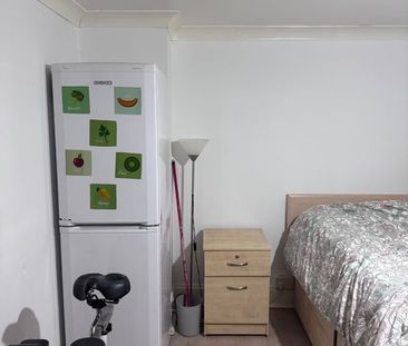 Studio Flat, Edinburgh Grove, LS12 - Photo 3