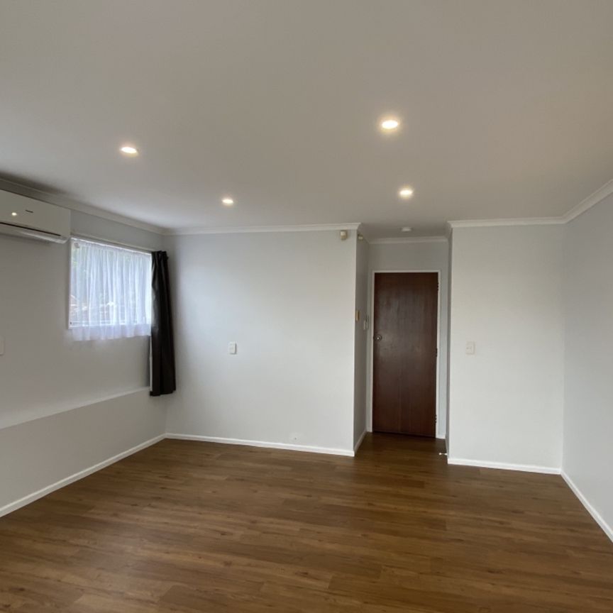 4A Hillview Crescent, Paparangi - Photo 1