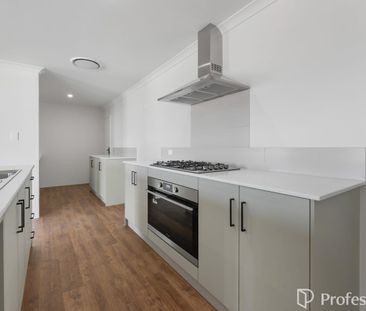 Newly built with high-end finishes - Photo 6