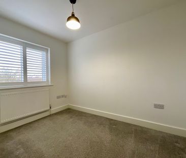 3 bedroom Semi-Detached House to let - Photo 2