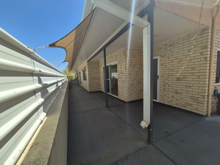 3 BEDROOM, 1 BATHROOM DUPLEX IN BRAITLING - SPACIOUS AND LIGHT-FILLED - Photo 3