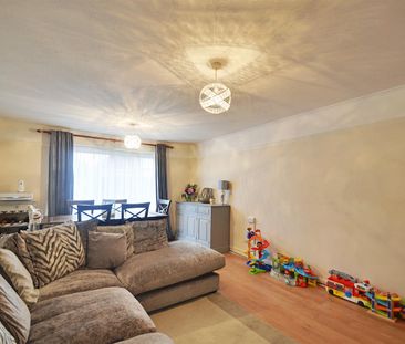 Glebe Avenue, Ickenham, UB10 - Photo 3
