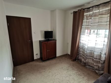 INCHIRIEZ apartament 3 camere, renovat,zona Ciresica - Photo 4