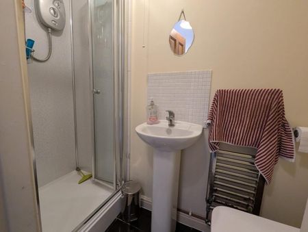 3 BED House To rent - Photo 2