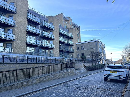 1 Bed Flat, Merchants House, SE10 - Photo 1