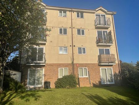 2 bedroom flat to rent - Photo 5
