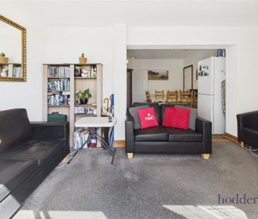 1 bedroom in a house share to rent - Photo 2