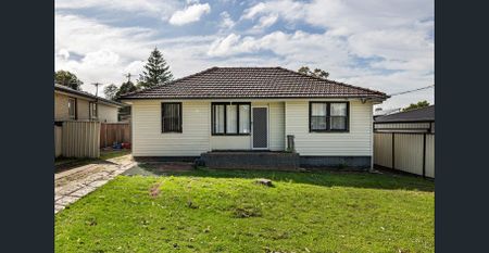 Neat and tidy home in a very central location! - Photo 3