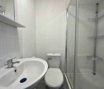 6 bedroom terraced house to rent - Photo 4