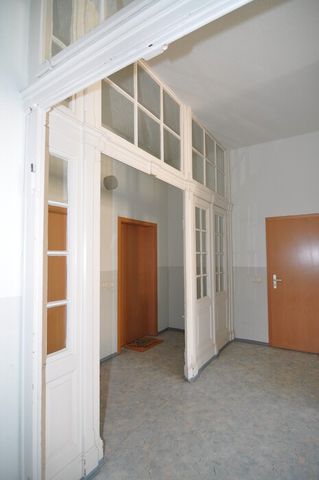 ** Helle 2 Zimmer Wohnung im Zentrum Oelsnitz -2. OG -frz. Balkon - Lift** - Photo 2