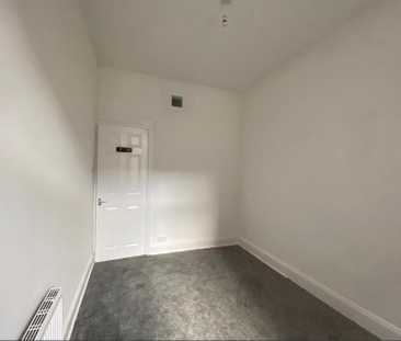 2 bedroom ground floor flat to rent - Photo 2