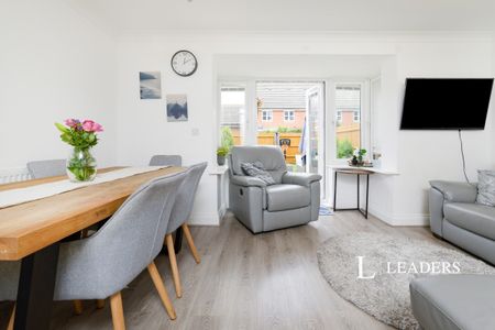 4 bedroom end of terrace to rent Oakdene Road, Southsea - Photo 2
