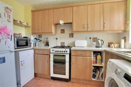 2 bedroom terraced house to rent - Photo 4