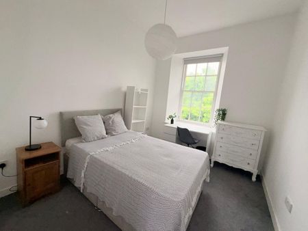 3 bedroom flat to rent - Photo 2